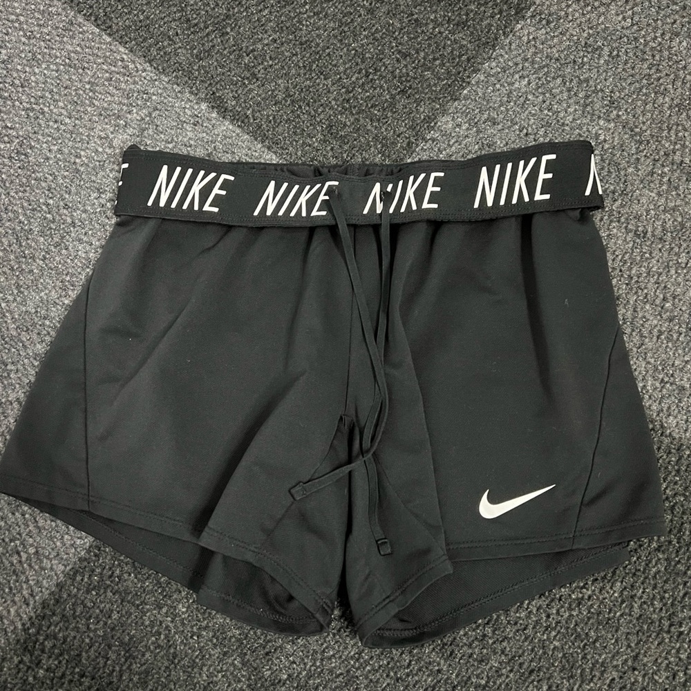 Black Nike Shorts
Women’s Small
Dri-Fit